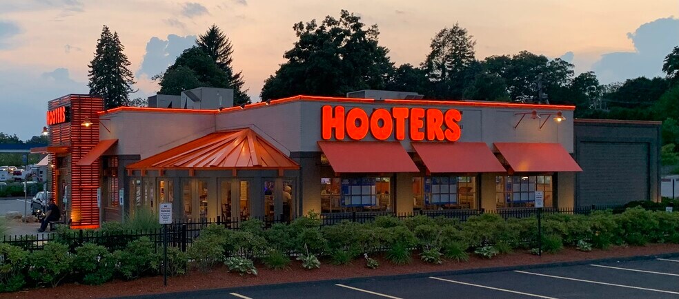 More Photos Of 380 Maple Ave, Shrewsbury Unknown For Lease