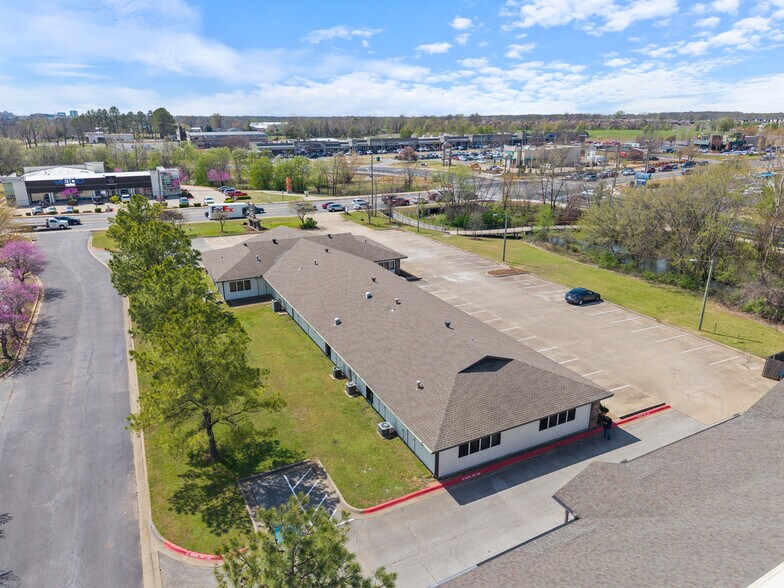 More Photos Of 2003 SE Walton Blvd, Bentonville Unknown For Lease