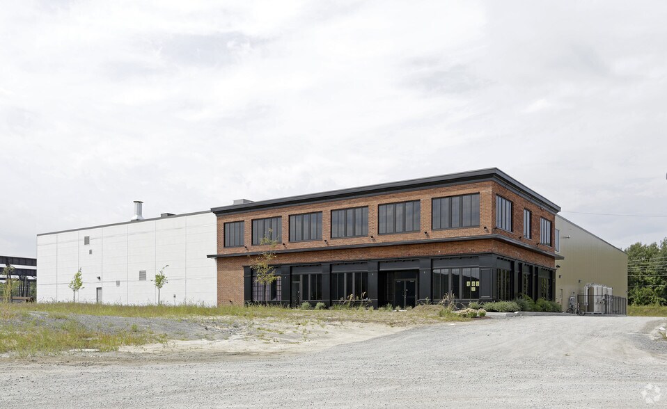 Primary Photo Of 901 Rue Des Forges, Terrebonne Food Processing For Sale