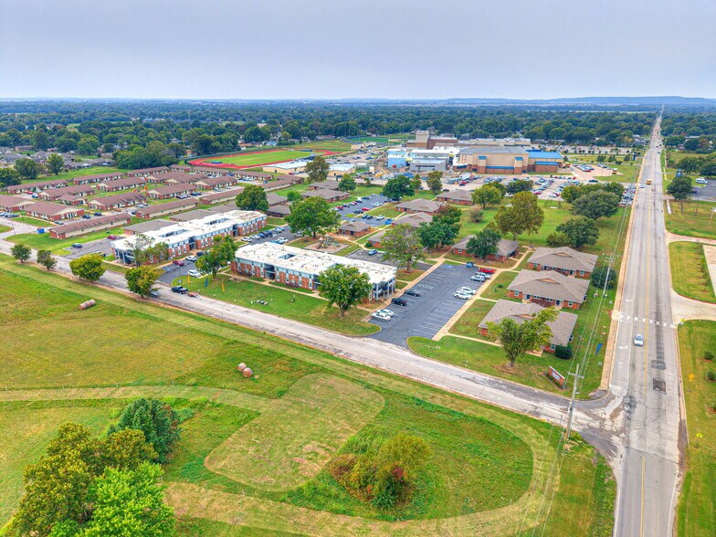 More Photos Of 1220 SE 9th St, Pryor Apartments For Sale