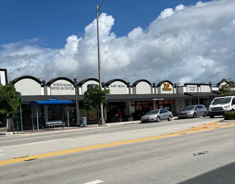 More Photos Of 823-855 NE 125th St, North Miami Storefront For Lease