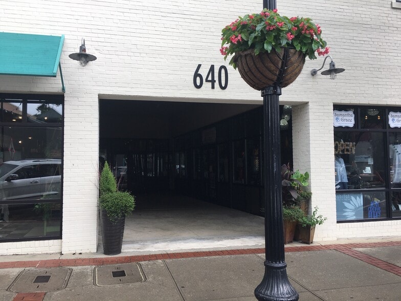 More Photos Of 640 S Main St, Greenville Storefront Retail Office For Lease