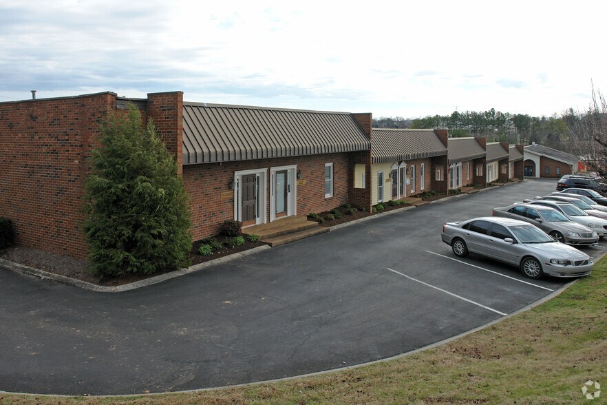 More Photos Of 1300-1319 Central Ct, Hermitage Office For Lease