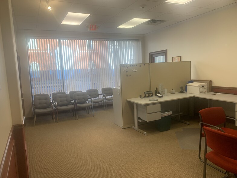 More Photos Of 21 Main St, Rochester Storefront Retail Residential For Lease