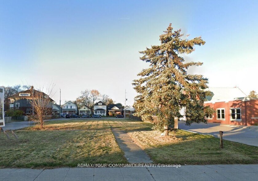Primary Photo Of 1567 Ouellette Av, Windsor Land For Sale