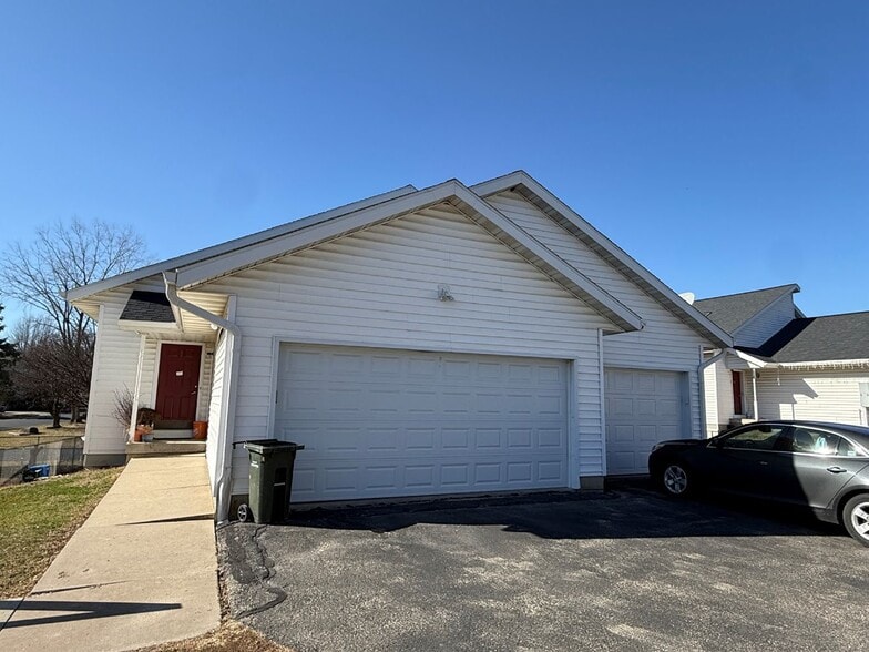 More Photos Of 5682-5686 Norfolk Dr, Fitchburg Apartments For Sale