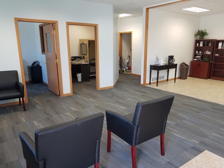 More Photos Of 105 E McLane St, Osceola Office For Sale
