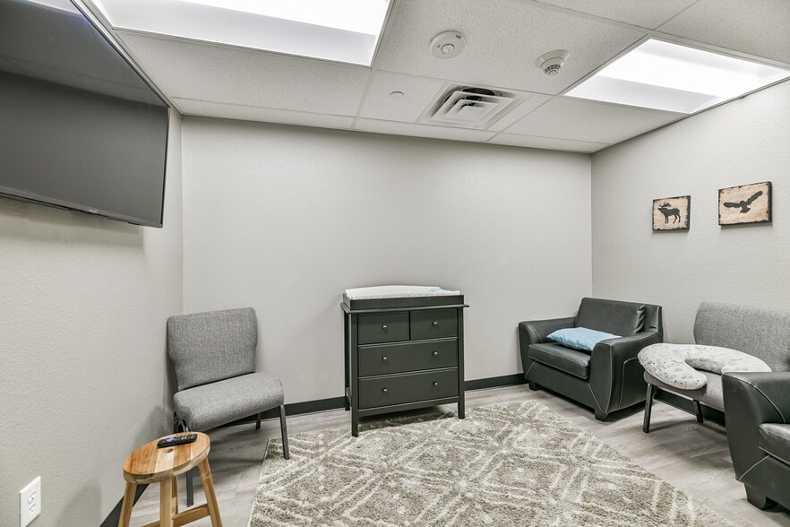 More Photos Of 1222 W Main St, Tomball Religious Facility For Sale