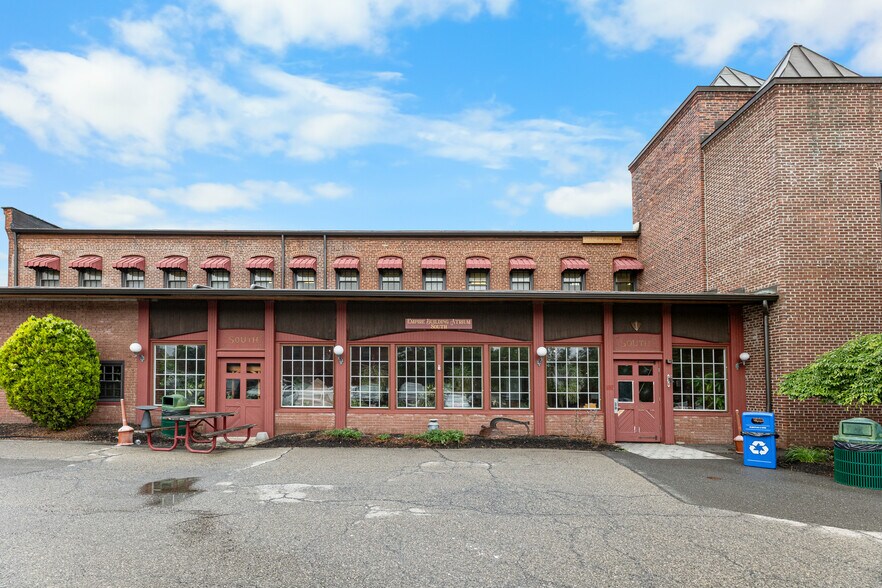 More Photos Of 84 Park Ave, Flemington Office For Lease