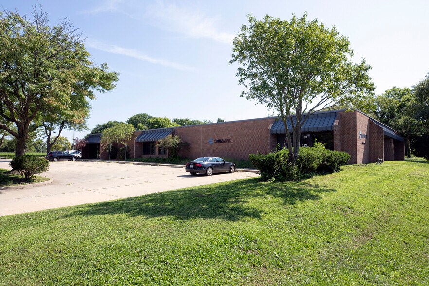 More Photos Of 6200 Main St, Grandview Office For Lease