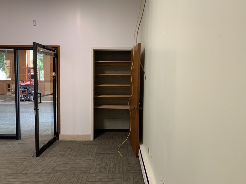 More Photos Of 4 Plaza Way, Fairhaven Bank For Lease