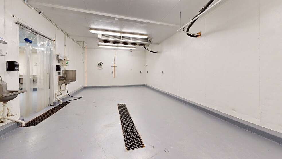 More Photos Of 174 NW 9th ave, Mulberry Distribution For Lease