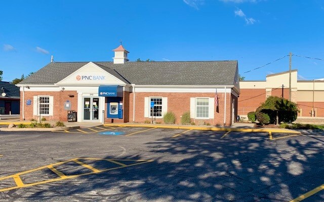 Primary Photo Of 210 E 305th St, Willowick Bank For Sale