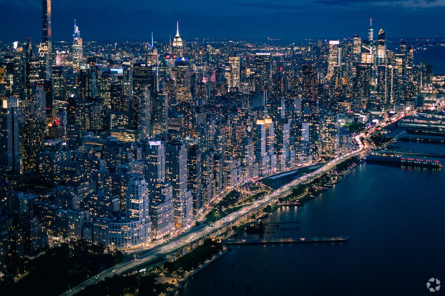 More Photos Of 180-194 Riverside Blvd, New York Apartments For Lease