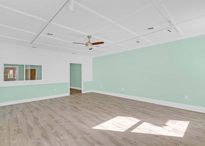 More Photos Of 55 Cross St, Urbanna General Retail For Sale