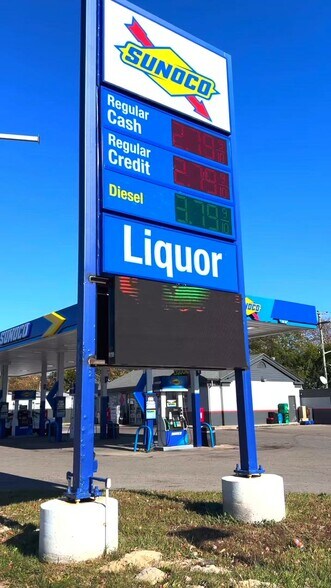 Primary Photo Of 186 N Gratiot Ave, Mount Clemens Service Station For Sale