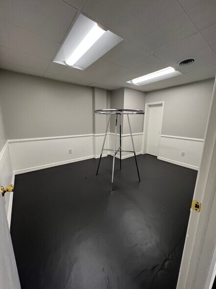 More Photos Of 1810 Broad Ripple Ave, Indianapolis Office For Lease