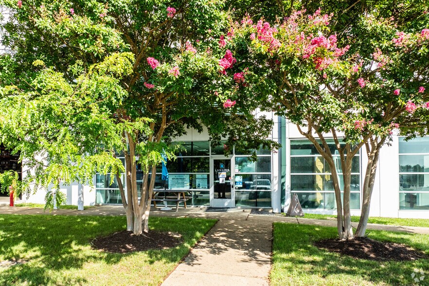 More Photos Of 11800-11900 N Lakeridge Pky, Ashland Distribution For Lease