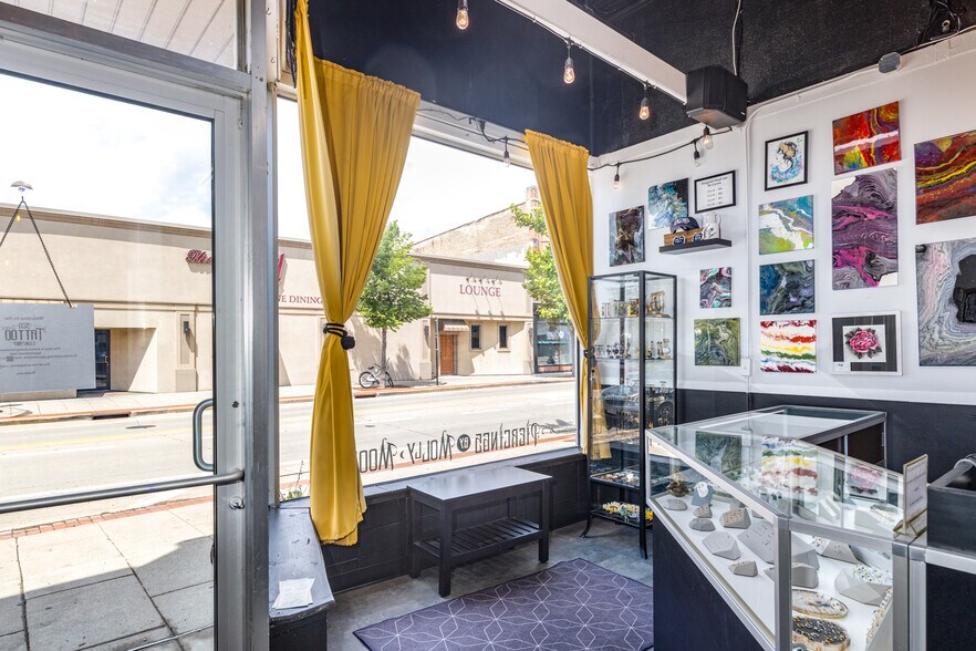 More Photos Of 578 N Main St, Oshkosh Storefront Retail Residential For Sale