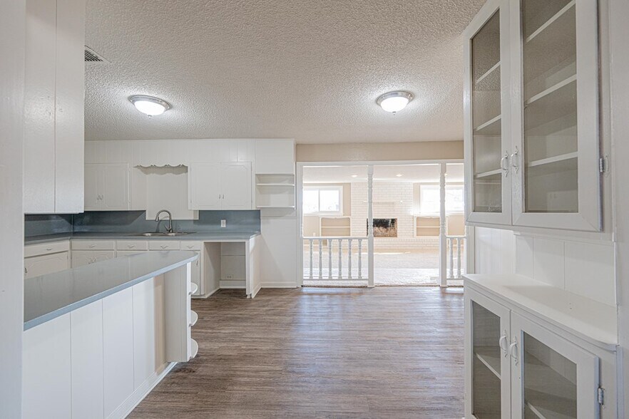 More Photos Of 1405 Garden City Hwy, Midland Office Residential For Sale