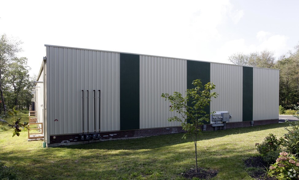 More Photos Of 147 Revolutionary Dr, East Taunton Warehouse For Lease