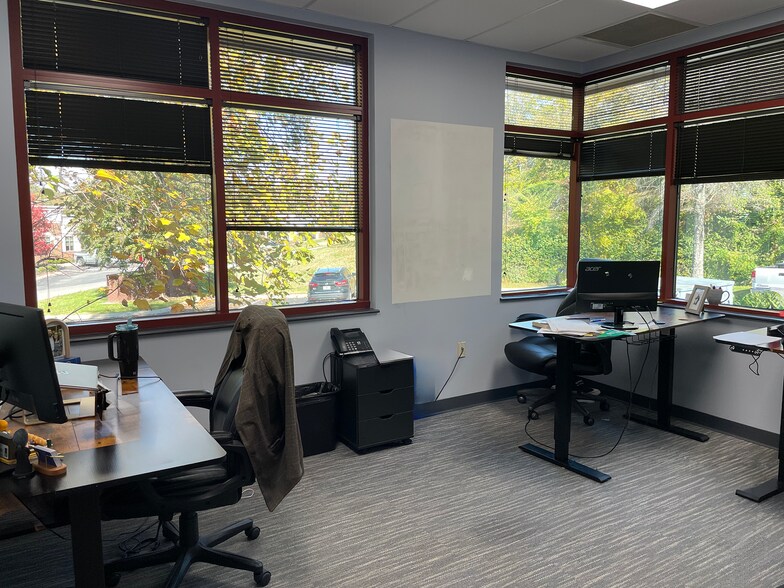 More Photos Of 213 Overlook Cir, Brentwood Office For Lease