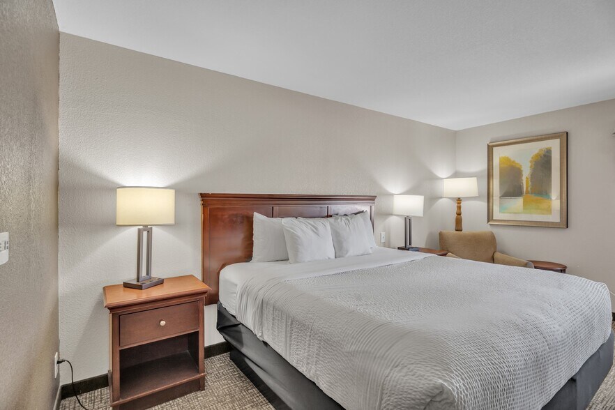 More Photos Of 4101 Parks Legado Rd, Odessa Hotel For Sale