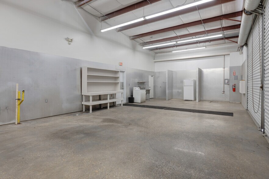 More Photos Of 2611 Ambassador Caffery Pky, Lafayette Storefront For Sale