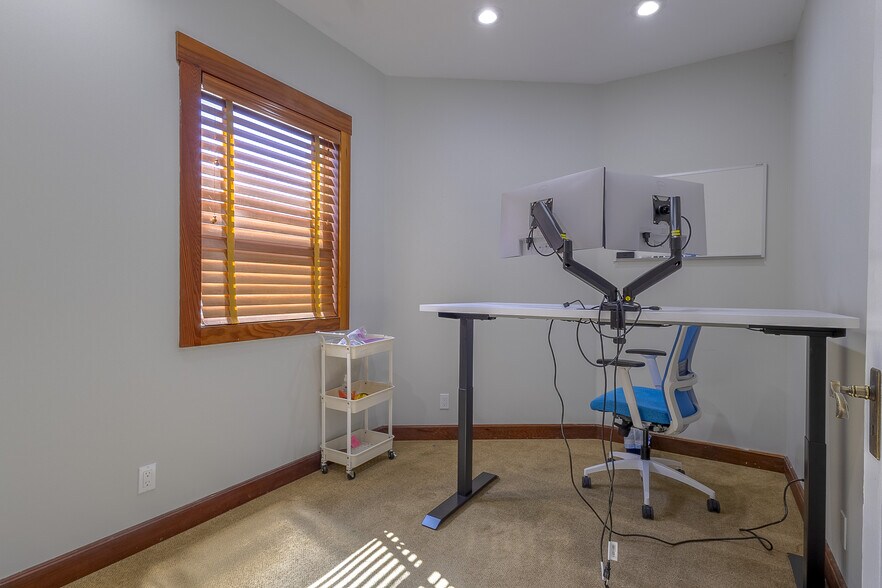 More Photos Of 230 Center St, Healdsburg Office For Lease