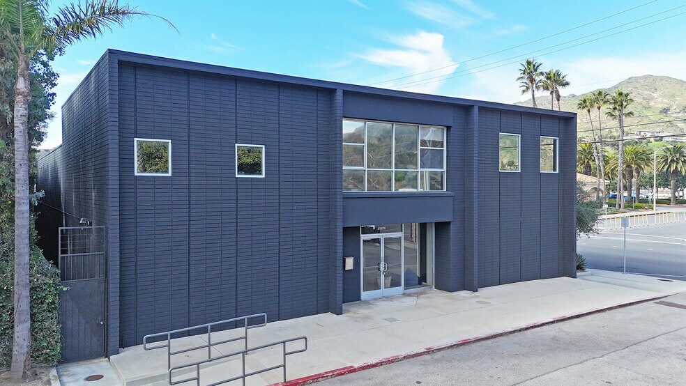 More Photos Of 23676-23712 Malibu Rd, Malibu Office For Lease