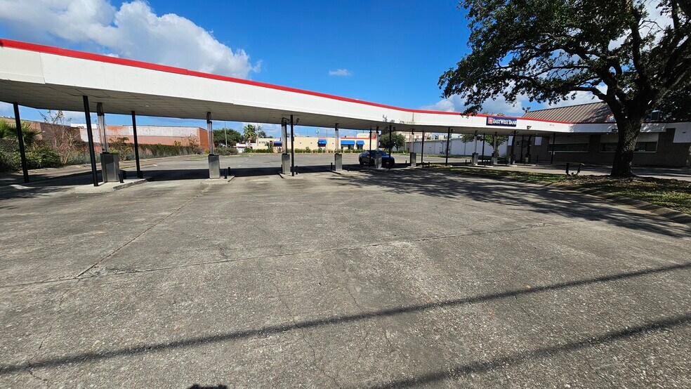 More Photos Of 6704 Harrisburg Blvd, Houston Freestanding For Lease