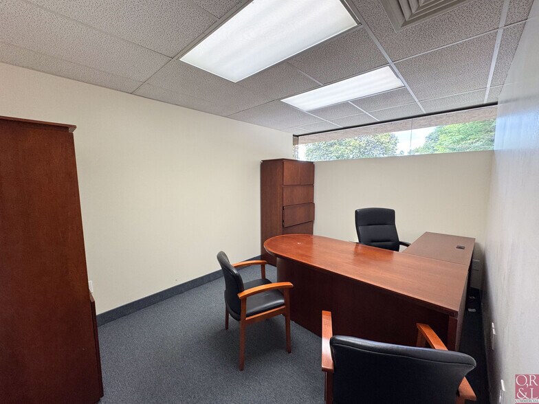 More Photos Of 15 Palomba Dr, Enfield Medical For Sale