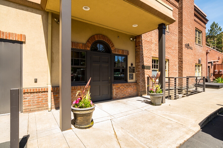 More Photos Of 5 NW Minnesota Ave, Bend Office For Lease