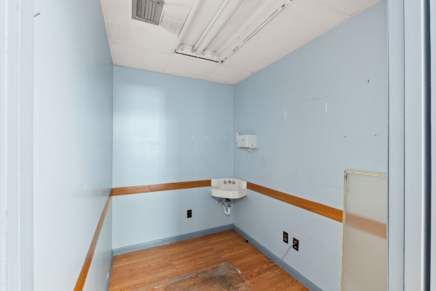 More Photos Of 215 W 6th St, Panama City Medical For Lease