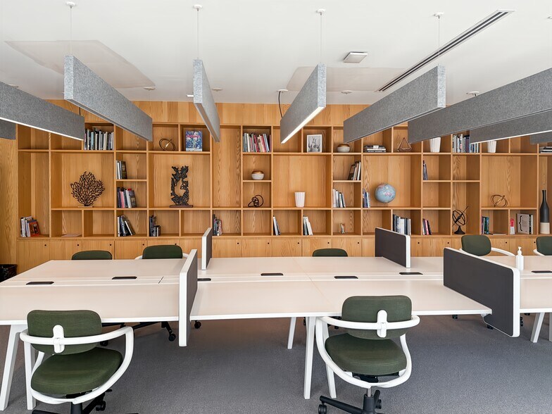 More Photos Of 801 Brickell Ave, Miami Coworking Space
