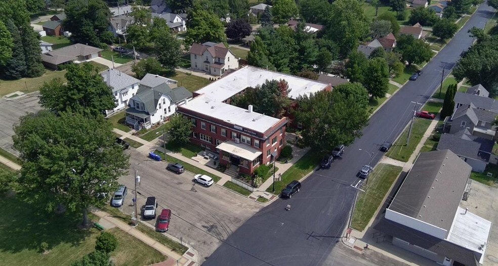 More Photos Of 101 S Rose St, Elmwood Office For Sale