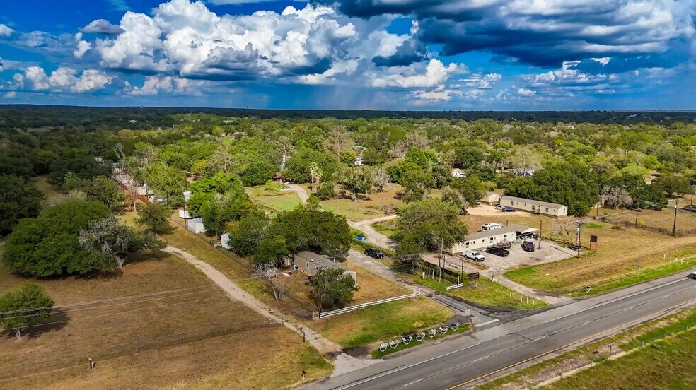 More Photos Of 102 Oak Ridge Dr, Floresville Trailer Camper Park For Sale