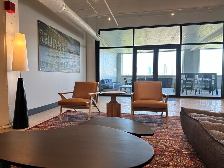 More Photos Of 329 W 18th St, Chicago Light Manufacturing For Lease