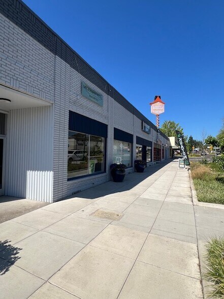 More Photos Of 12255-12297 SW Main St, Tigard Storefront For Sale