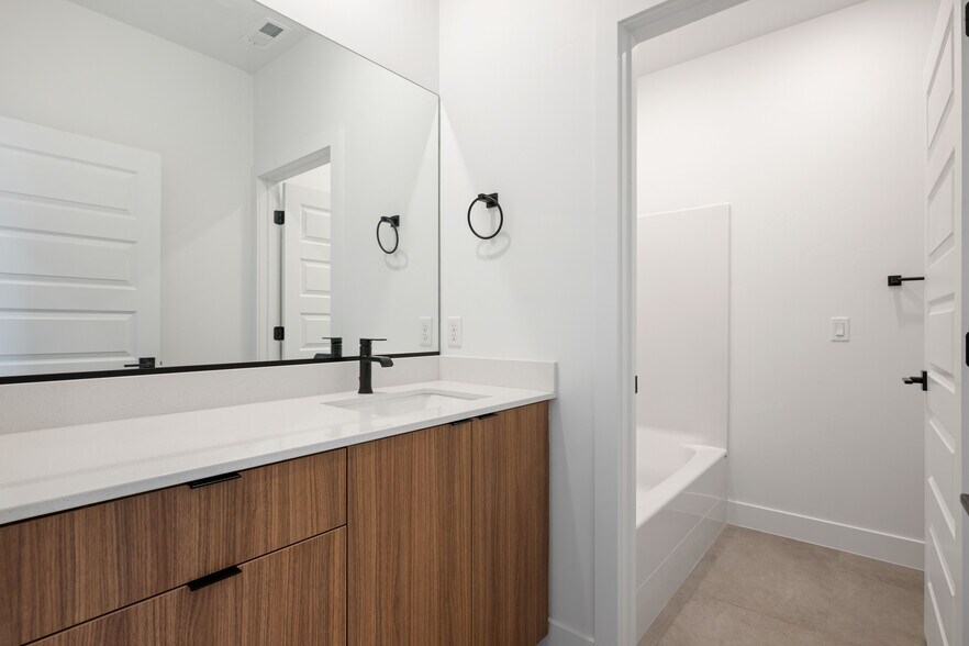 More Photos Of 1935 W 250 S, Hurricane Apartments For Sale