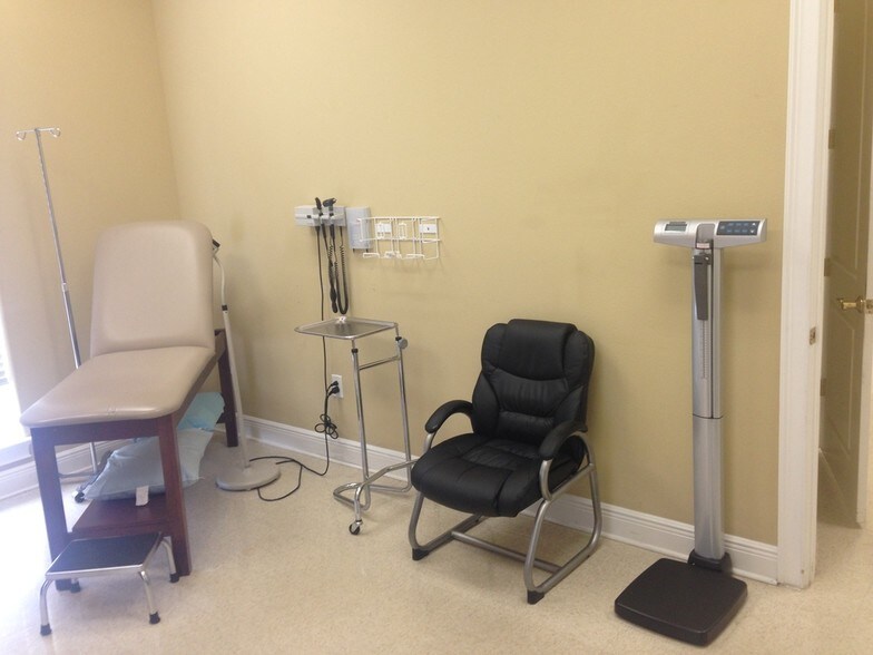 More Photos Of 2053 Fountain Professional Ct, Navarre Medical For Sale