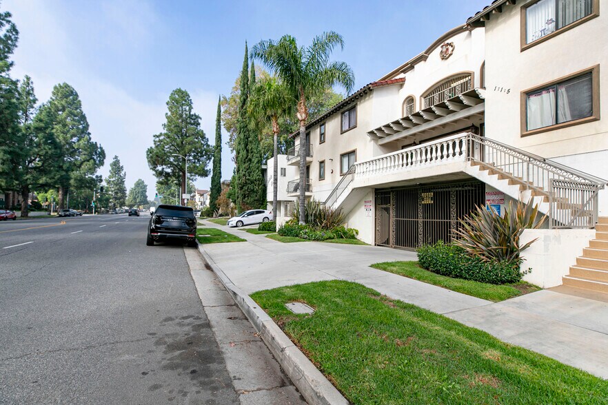 More Photos Of 17115 Chatsworth St, Granada Hills Apartments For Sale