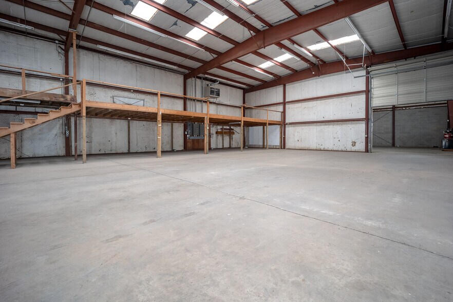 More Photos Of 6845 S Western Ave, Oklahoma City Distribution For Lease