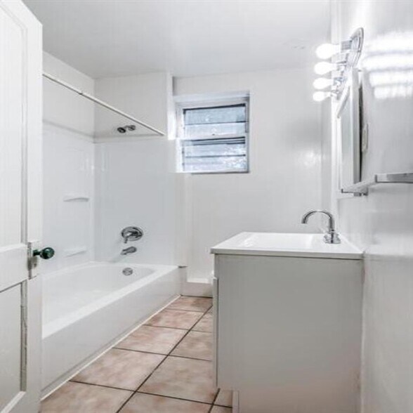 More Photos Of 1722 Waverly Pl, Saint Louis Apartments For Sale