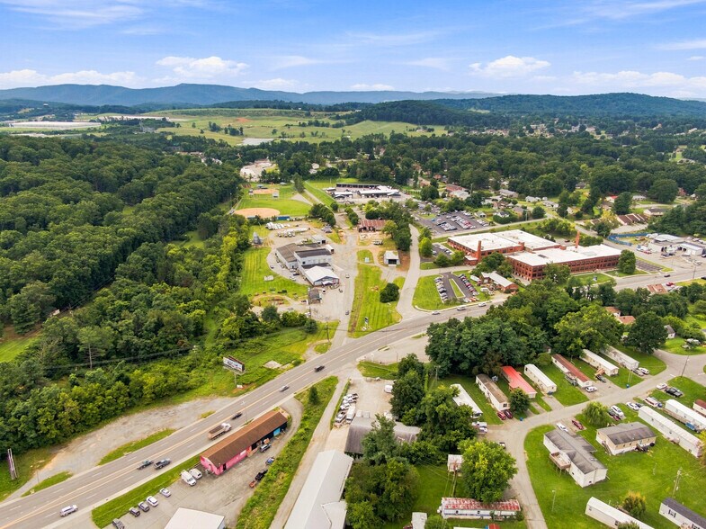 More Photos Of 890 Roanoke St, Christiansburg Warehouse For Lease