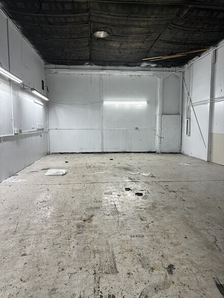 More Photos Of 1801 Dutch Ln, Jeffersonville Warehouse For Lease
