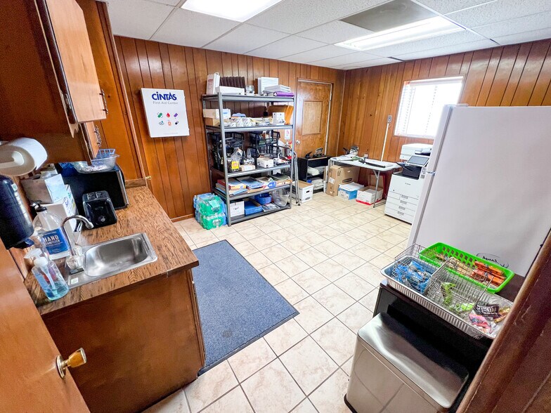 More Photos Of 3115 Francis Ave, Midland Industrial For Lease