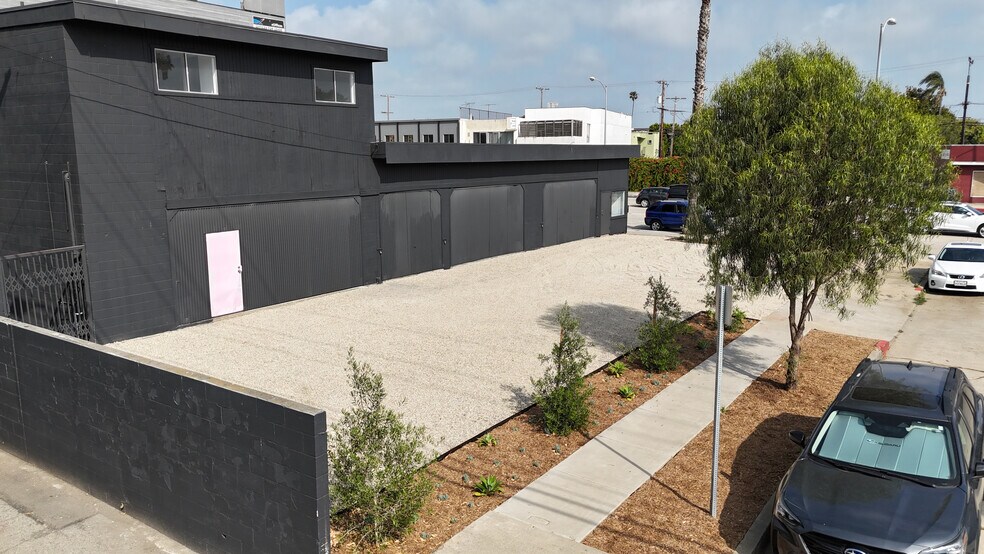 More Photos Of 13123 W Washington Blvd, Los Angeles Showroom For Lease