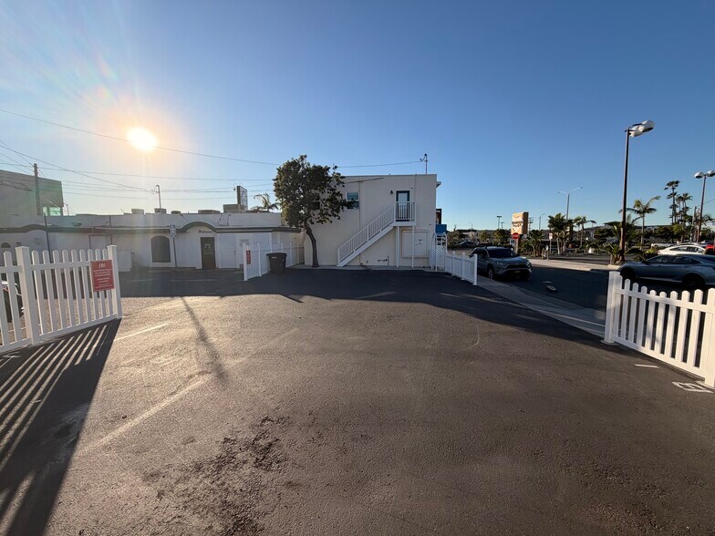More Photos Of 3020 Newport Blvd, Newport Beach Office For Lease