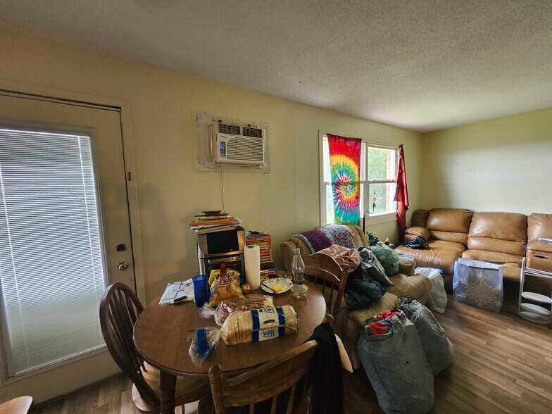 More Photos Of 204 3rd St SW, Rake Apartments For Sale